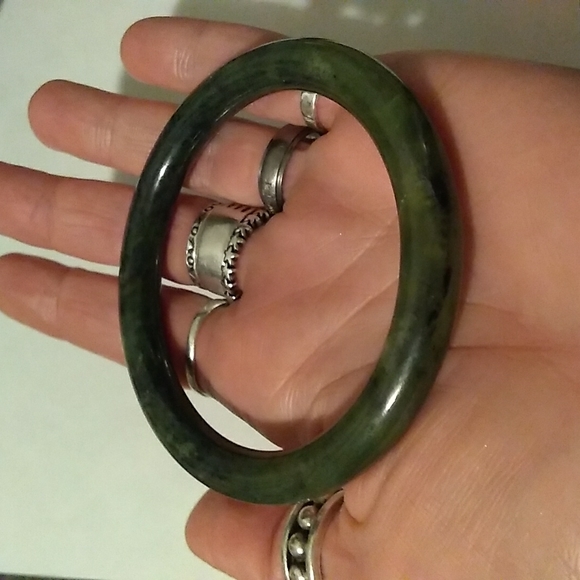 VINTAGE Solid Green Gemstone Bangle Bracelet - Picture 4 of 4